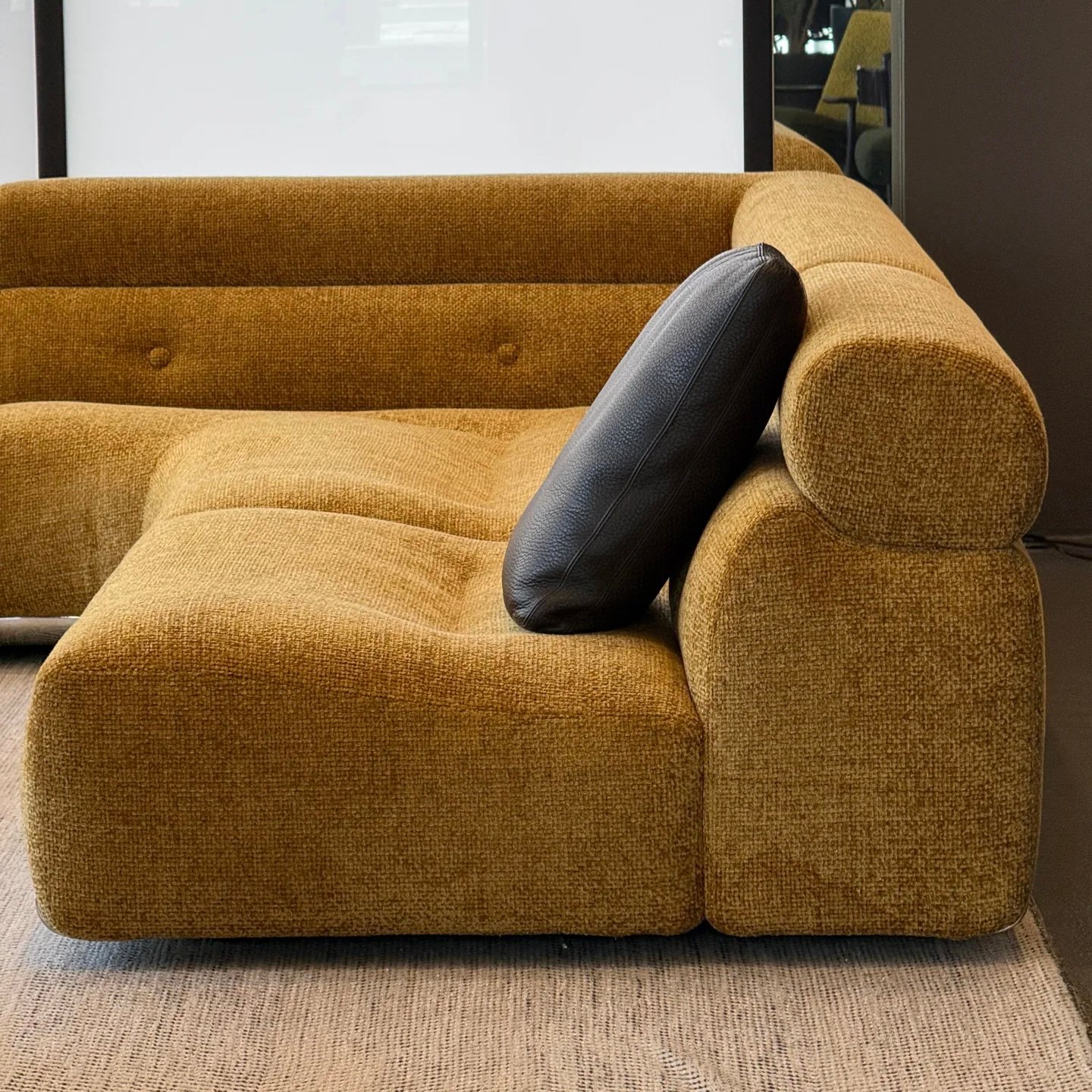 JS-S001 Coupe L-shaped sectional sofa (1-2)