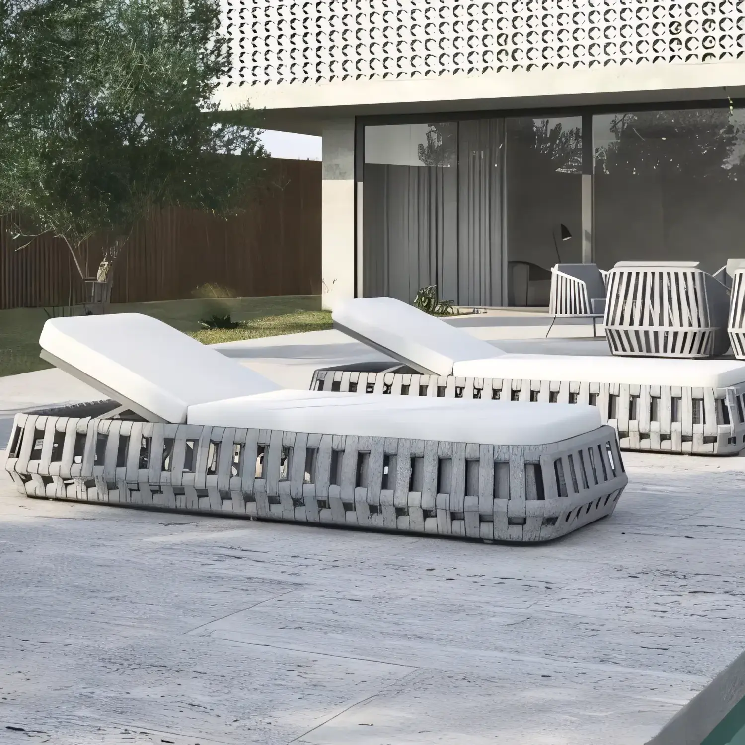 Luxury Chunky Woven Rope Outdoor Chaise Lounge - Image 2